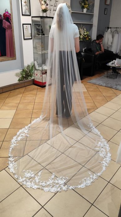 Piękny 3 metrowy welon ivory