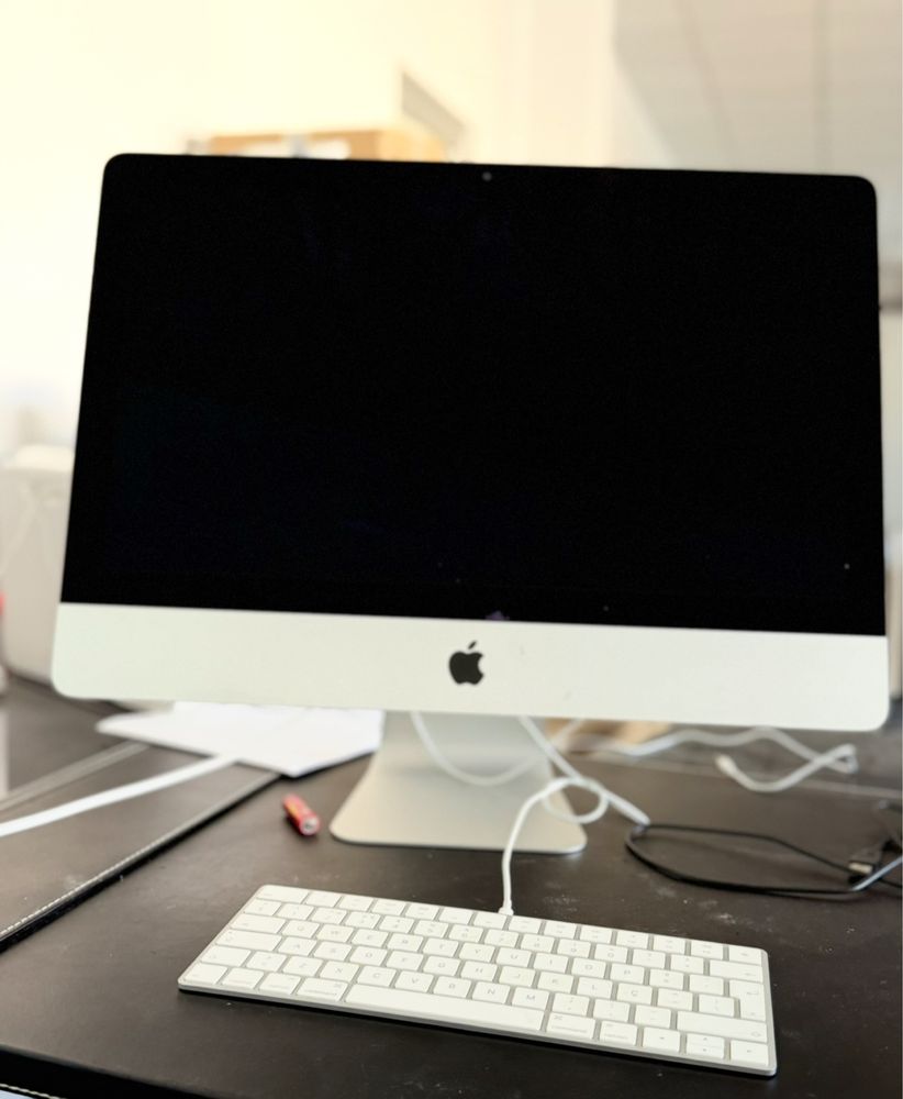 iMac. Retina 4K 21.5”  Potente, Elegante com SSD de 1TB