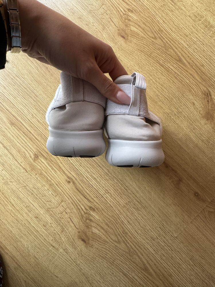 Sapatilhas brancas nike