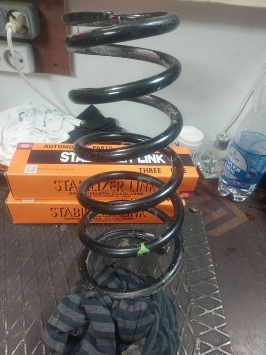 Задня пружина Toyota Venza 2011 2.7