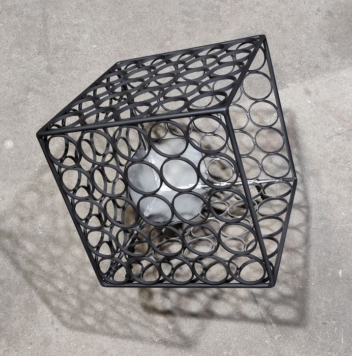 Metalowy kosz , palenisko ogrodowe