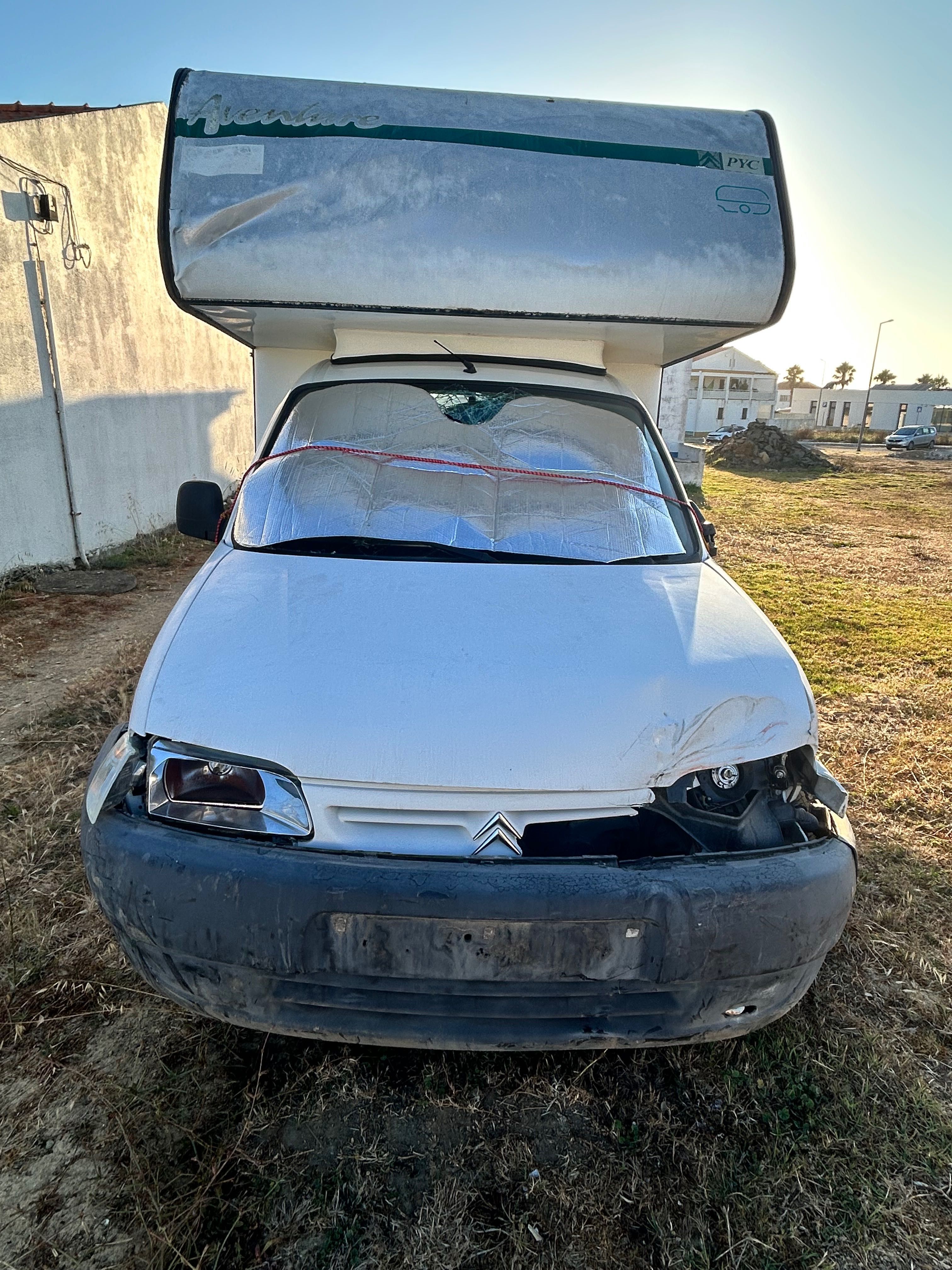Autocaravana à Venda – Com Danos Após Acidente