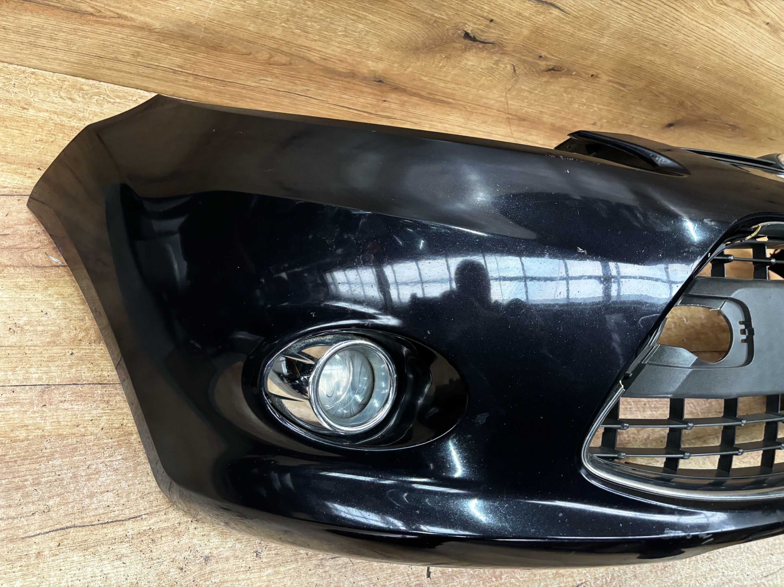 Zderzak przedni Ford Fiesta Mk7 kolor d9