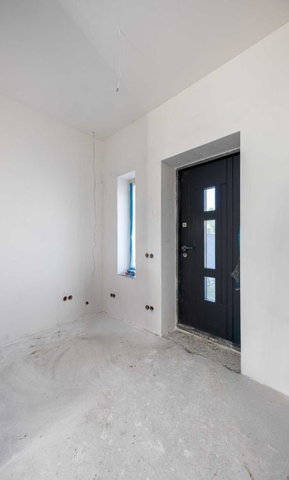 Продаж котеджу з розпочатим ремонтом в Рудне