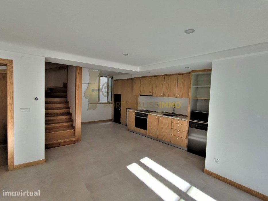 Triplex totalmente renovado, no coração de Constância.