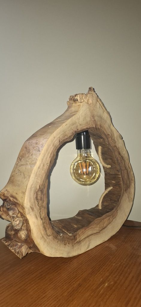 Lampa na stolik hit