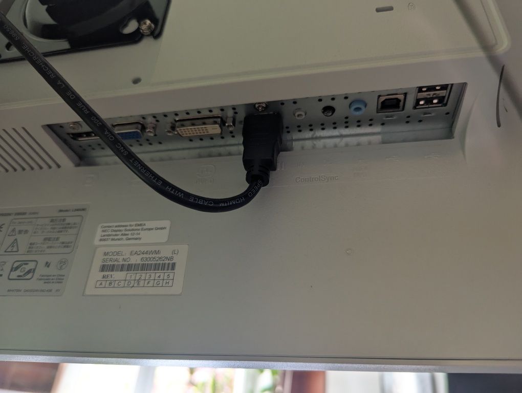 2 białe  monitory + statyw north bayou multisync ea244w 1920 x 1200mi