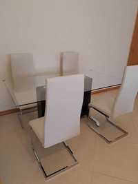 Conjunto mesa de jantar c/ tampo de vidro + 4 cadeiras brancas