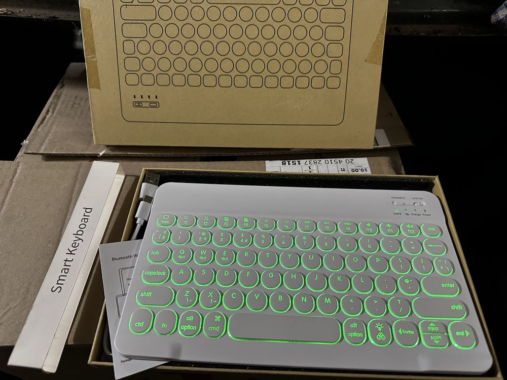 Бездротова акумуляторна клавіатура з 7 кольорами RGB