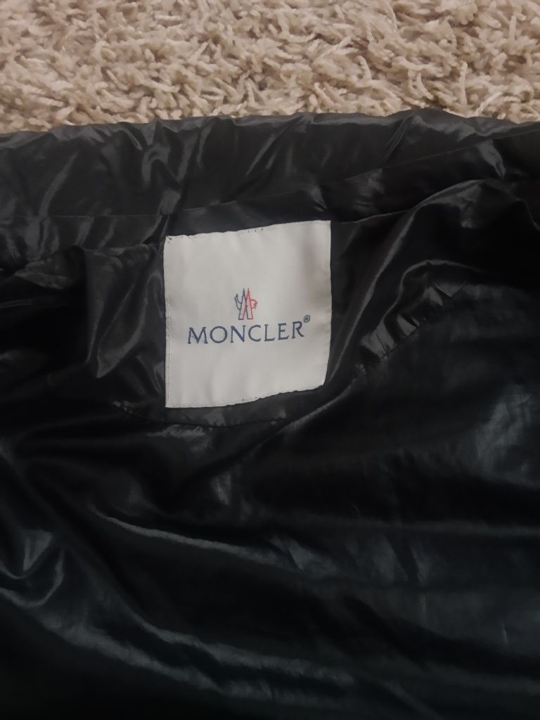 Жіноча куртка Moncler