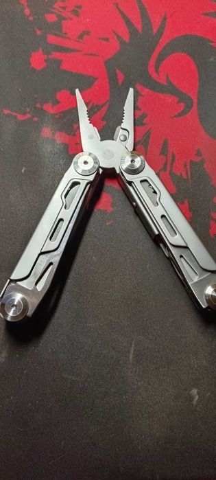 Multitool, nieużywany, wielofunkcyjne szczypce, EDC