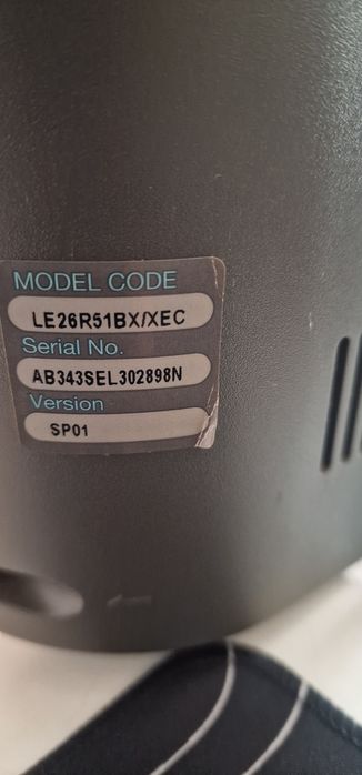 Modelo LE32R51B, TV LCD, SEM controle remoto.