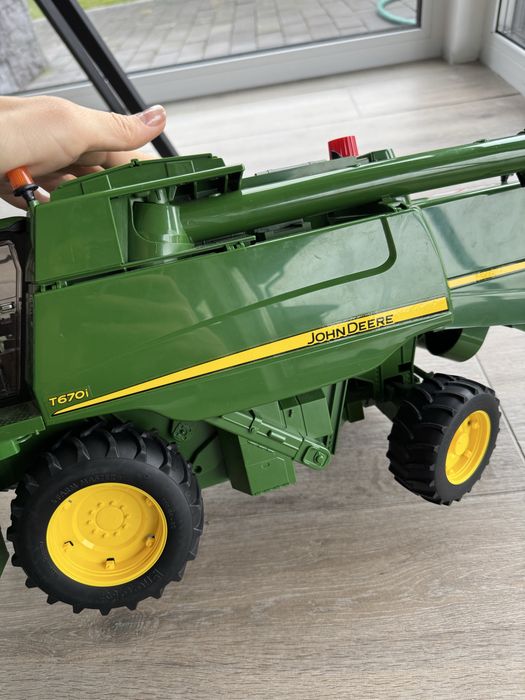 Комбайн Bruder Великий з сівалкою