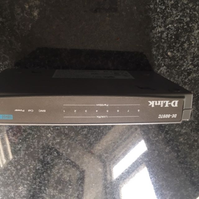 HUB D link DE 809 TC