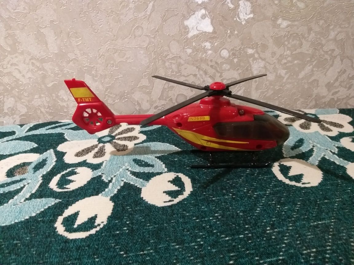 Дитяча іграшка вертоліт