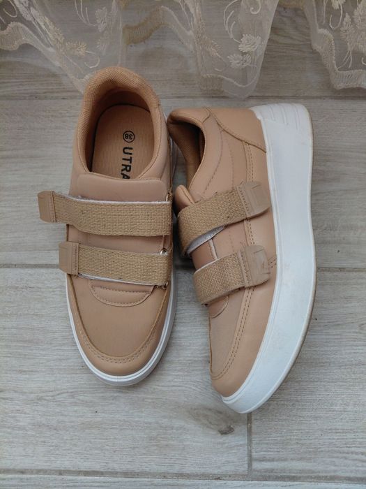 Кросівки на липучці жіночі