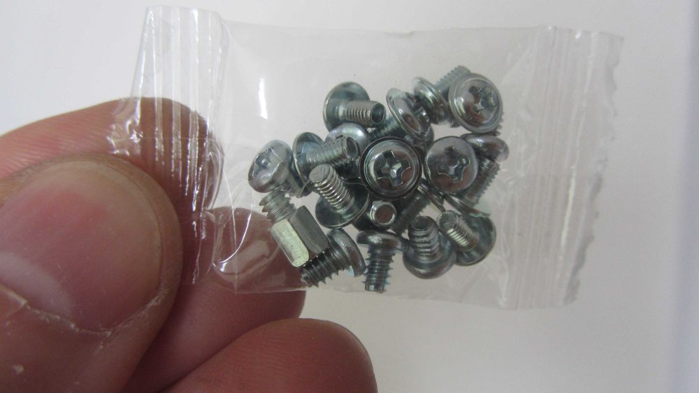 Винтики компьютерные для установки материнской платы и т.п. набор