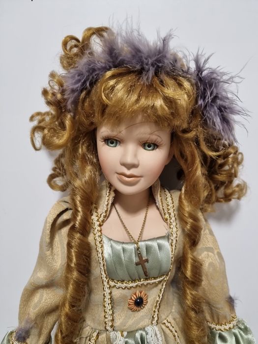 Колекційна старовинна фарфорова лялька