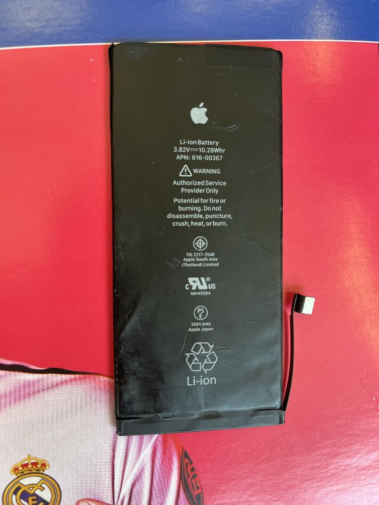 Продам акомулятор iPhone 8+ 89% оригинал