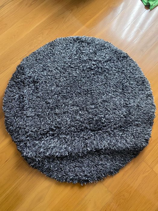 2 Tapetes redondos preto e branco