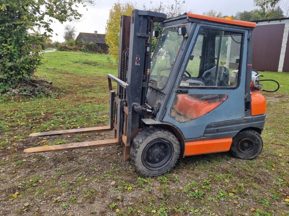 wozek widłplowy toyota 6fdf30 gazowy