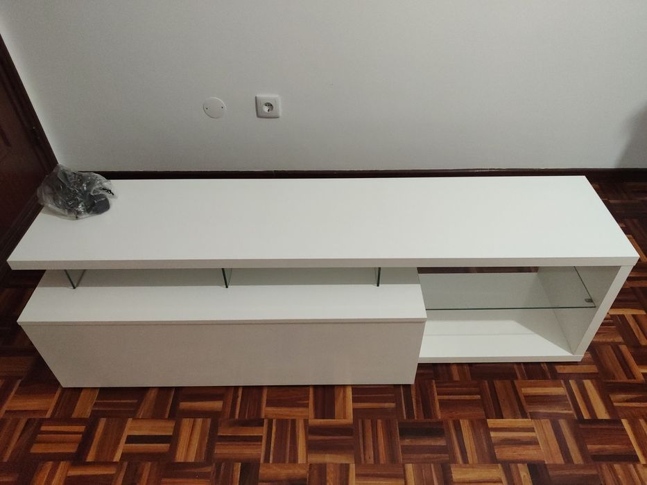 Móvel TV branco com LED's