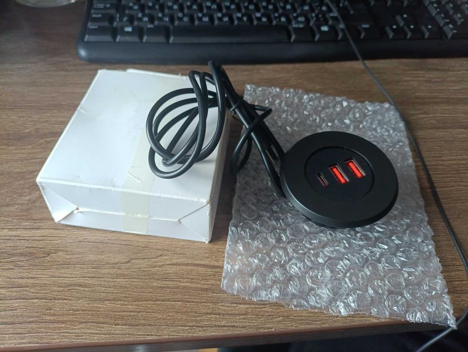 USB-хаб для офісного столу з круглим отвором (тільки зарядка)