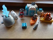 Lego Duplo 10803 z figurkami zwierzątek wieloryb, miś, polarny, piesek