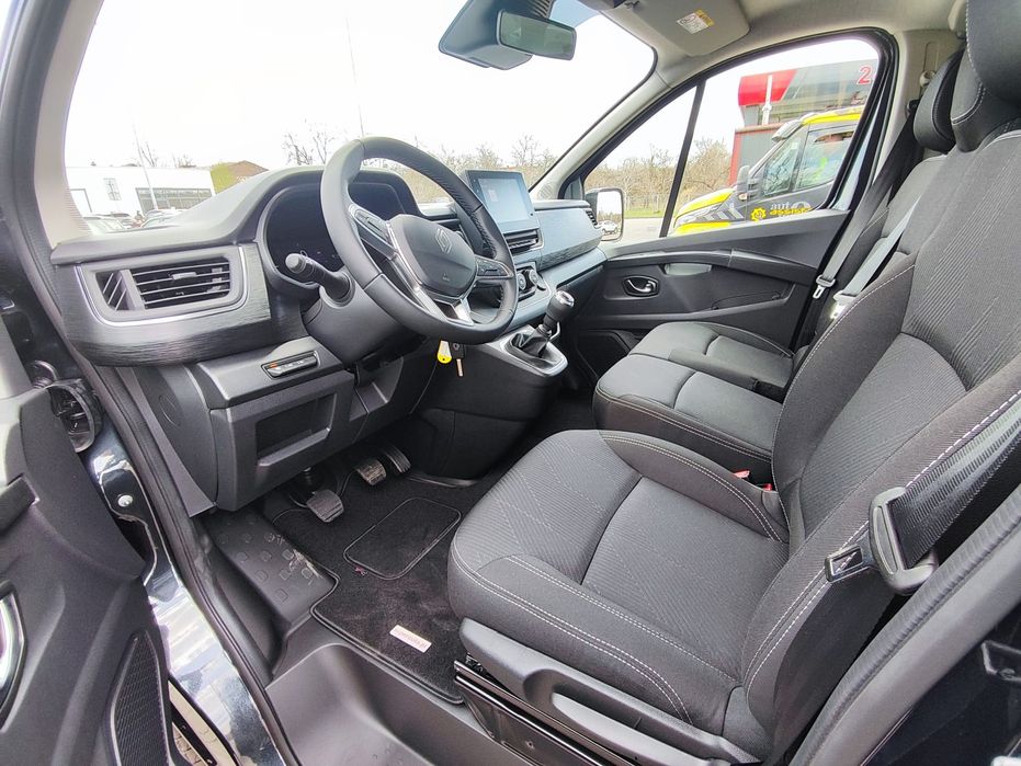 Ford Custom 9 osobowy,Renault Trafic 9 osobowy long