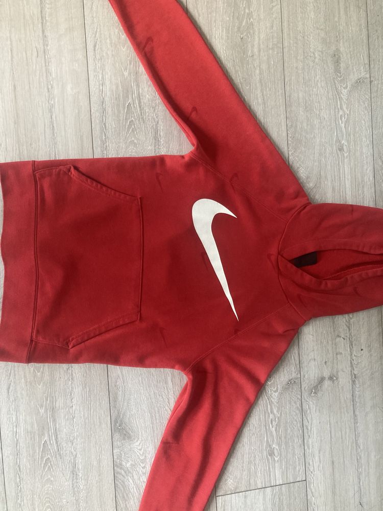 Bluza Nike rozmiar 147-158 w kolorze czerwonym