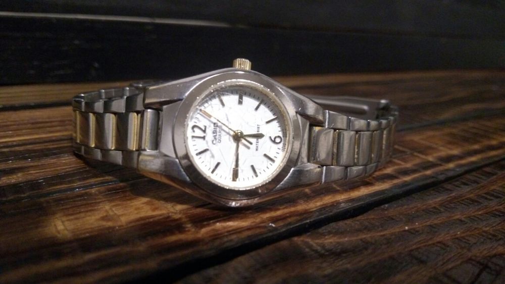 Sprzedam zegarek damski Casio.