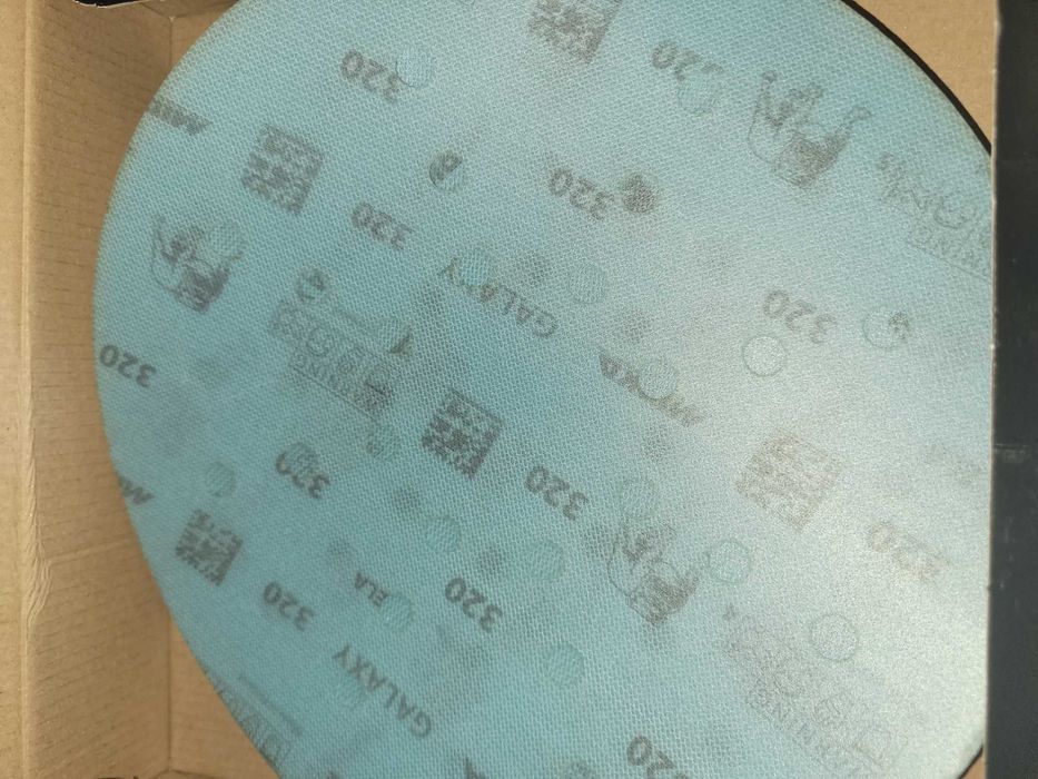 Krążki ścierne Mirka Galaxy, Ø225 mm Grip 24h otwory, P320, 25 sztuk