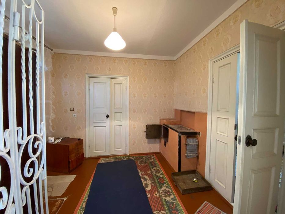 Продається дачний будинок з гаражем у мальовничому місці!