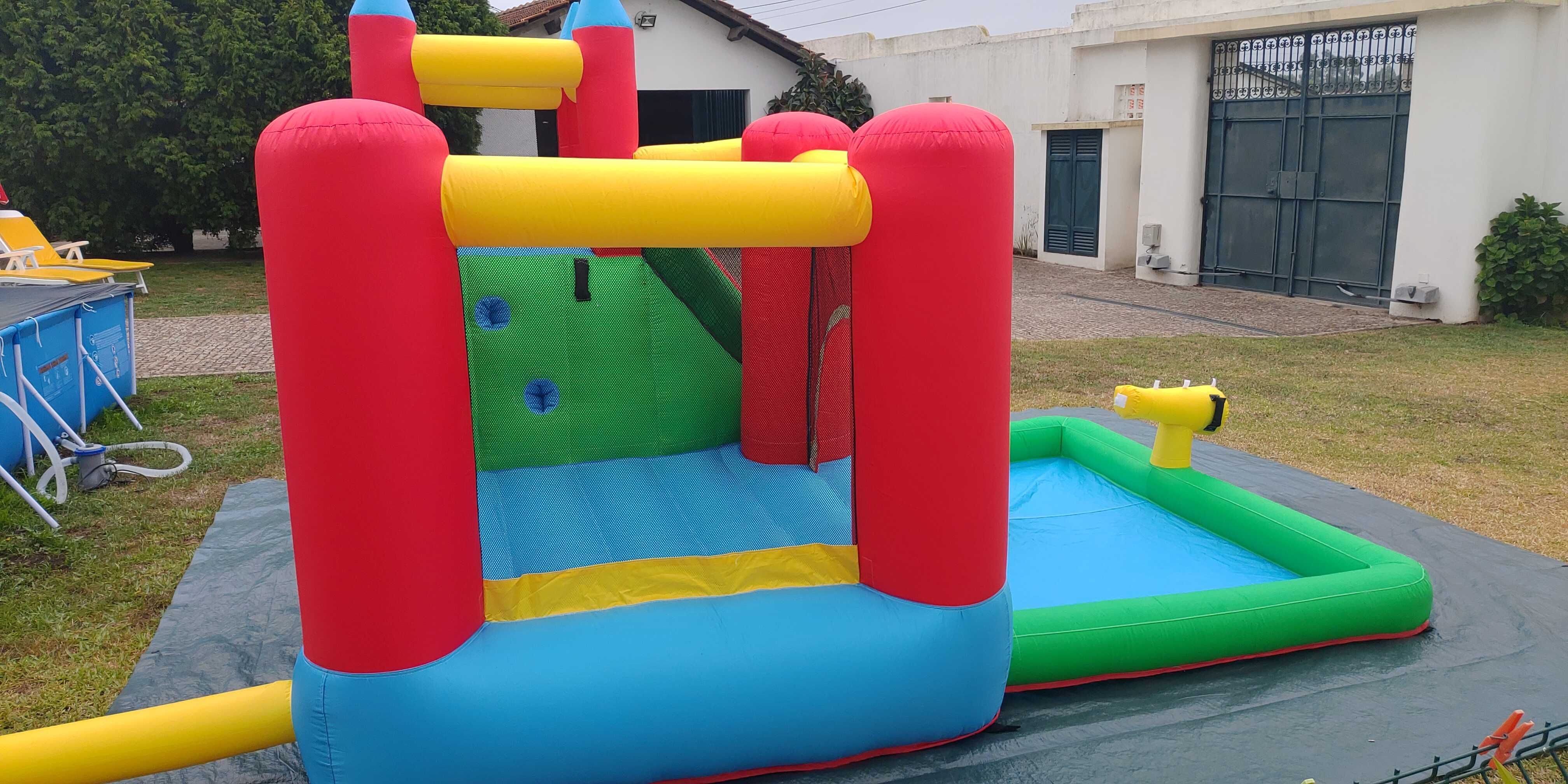 Castelo Insuflável com Escorrega e Trampolim