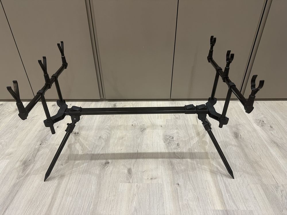 Род-под Carp Pro Rod Pod на 3 вудлища з телескопічними ножками