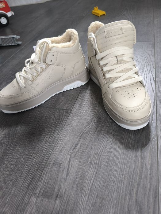 Зимние кожаные кроссовки фирмы NUBBIK 37 р.