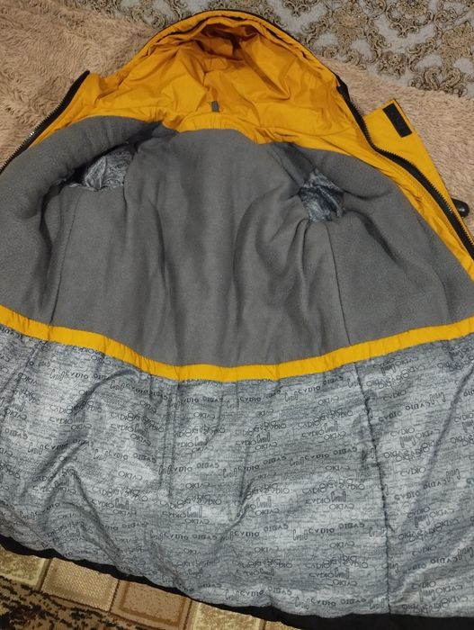 Зимова подовжена куртка на підлітка