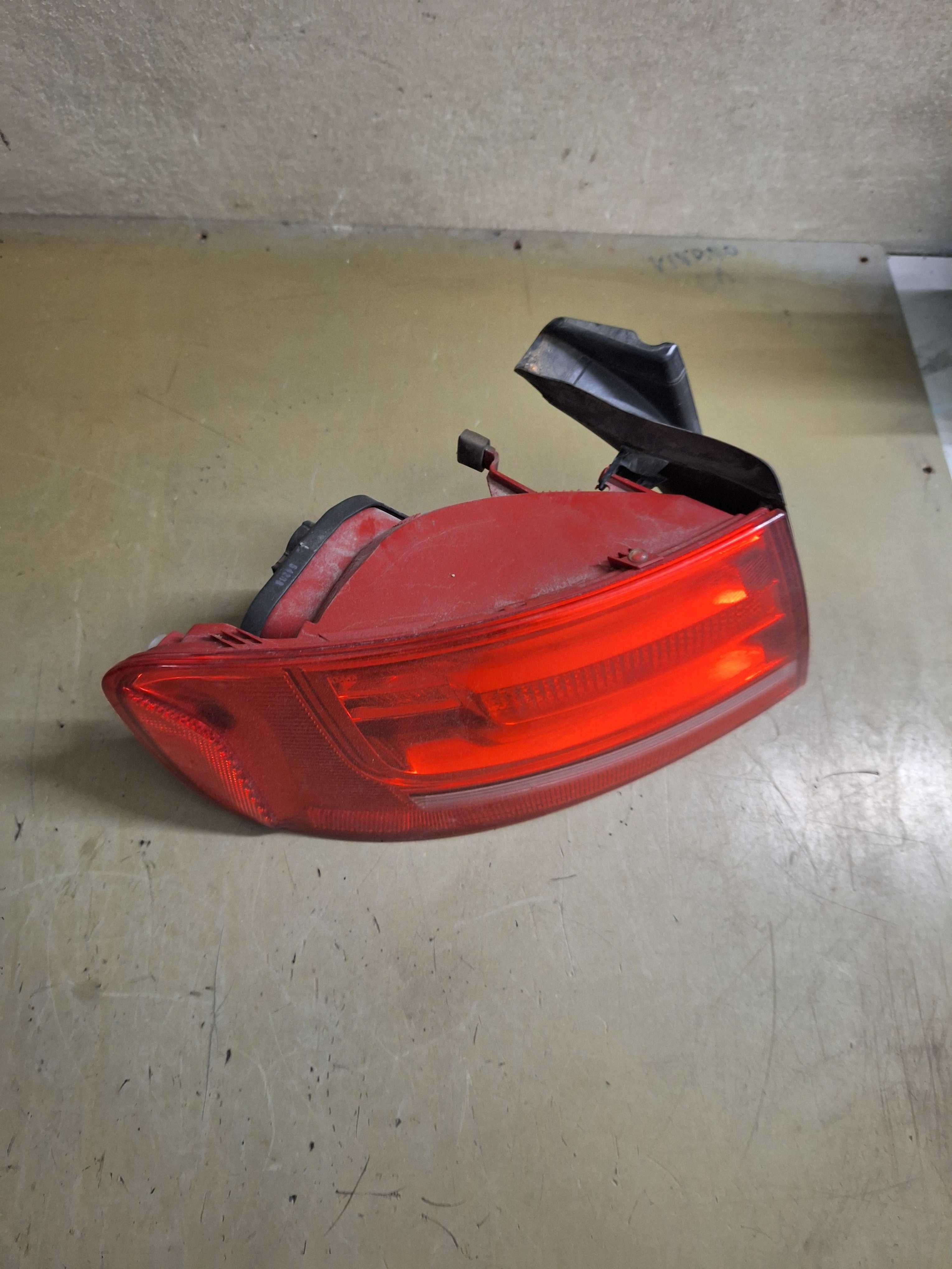 Lampa tylna lewa audi a4 b8 sedan