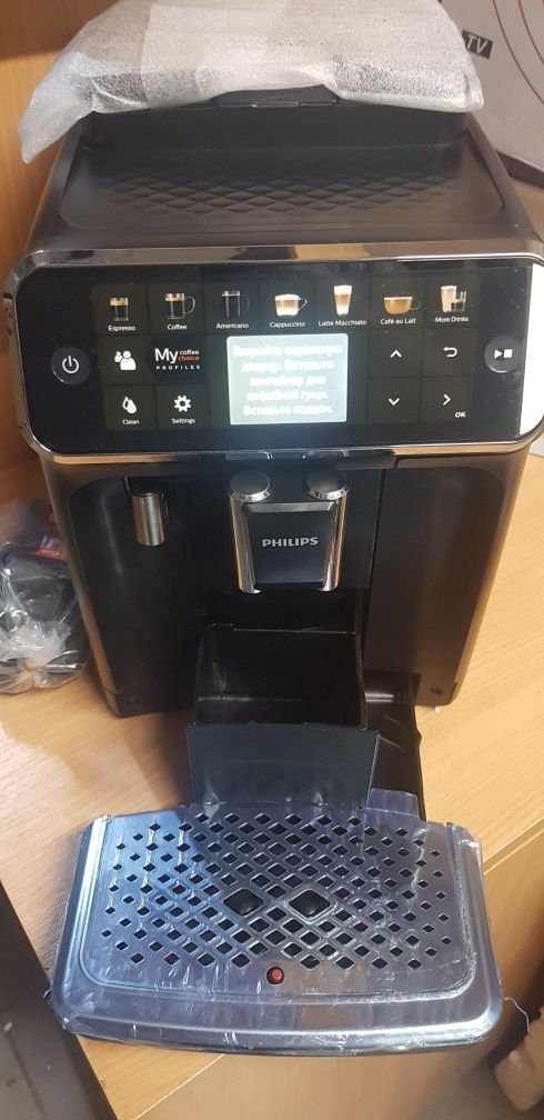 Кавоварка Нова Philips Series EP5400все в комплекті