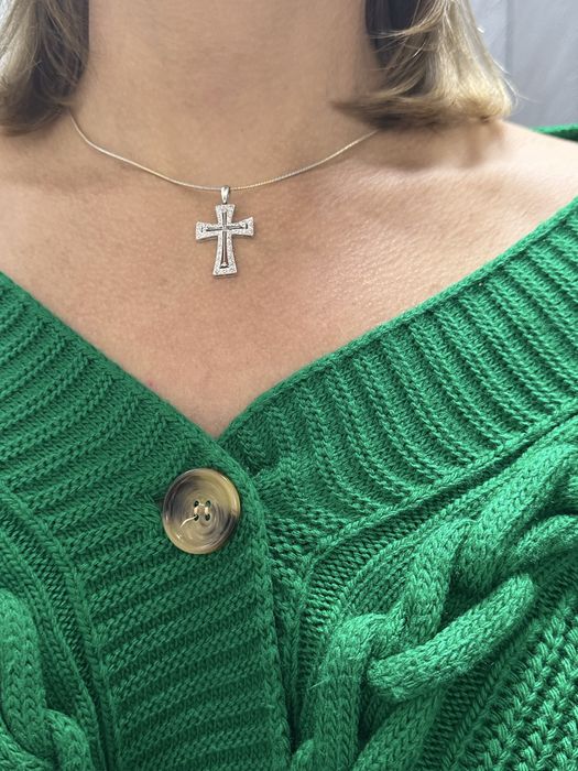 Золотой крестик с бриллиантами