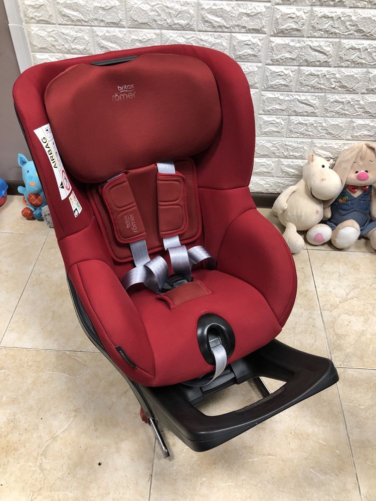 Автокрісло Britax Römer DUALFIX M i-SIZE Група 0+/1 (0-18 кг)