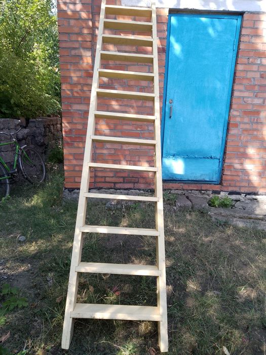 Добротна дубова драбина