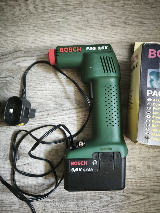 Akumulatorowy kompresor Bosch PAG 9.6V