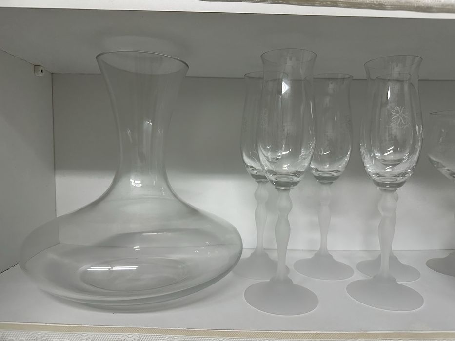 Decanter e copos de shampanhe