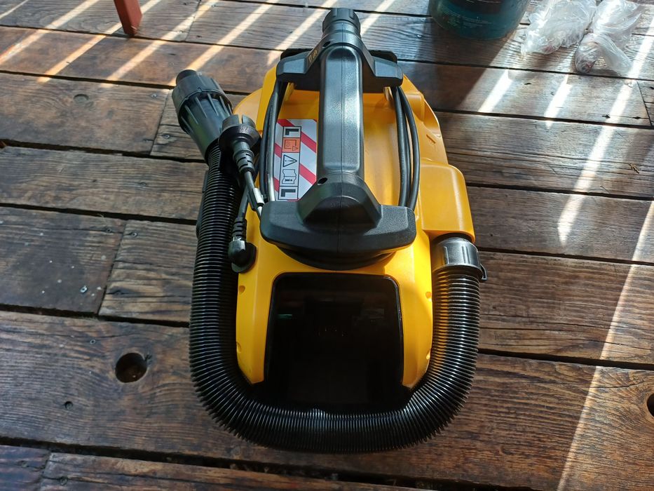 Akumulatorowy przemysłowy odkurzacz DeWalt