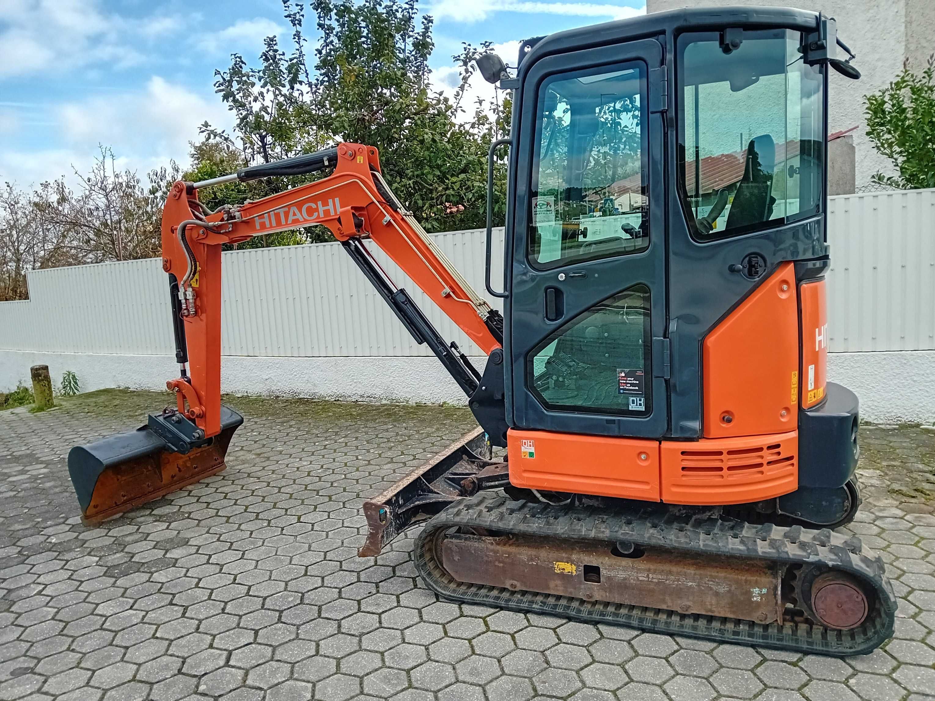 Mini Giratória / Mini Escavadora Hitachi ZX26U-5A