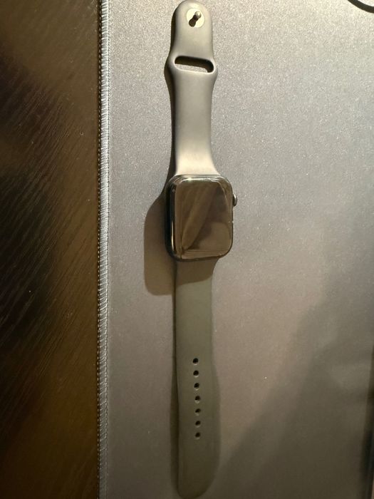 Apple Watch 7 - 45 mm