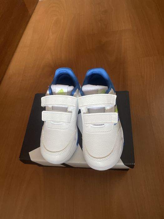 Sapatilhas de crianca