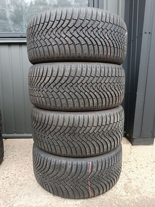 Зимові шини 245/40/18 Falken EuroWinter HS01