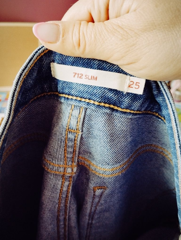 Jeansy skinny Levi's 712 slim roz 25
